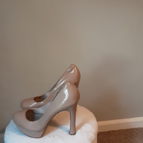 Beige platform heel - Picture 2 of 2